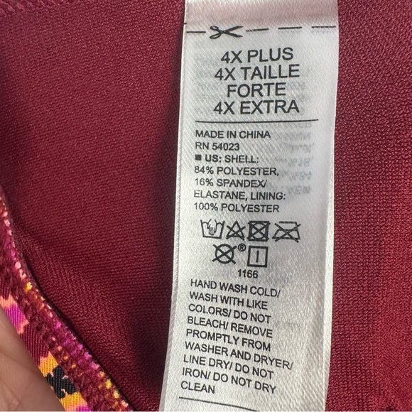 Old Navy Secret-Slim Plus Size Underwire Swimsuit 4X - Picture 4 of 6